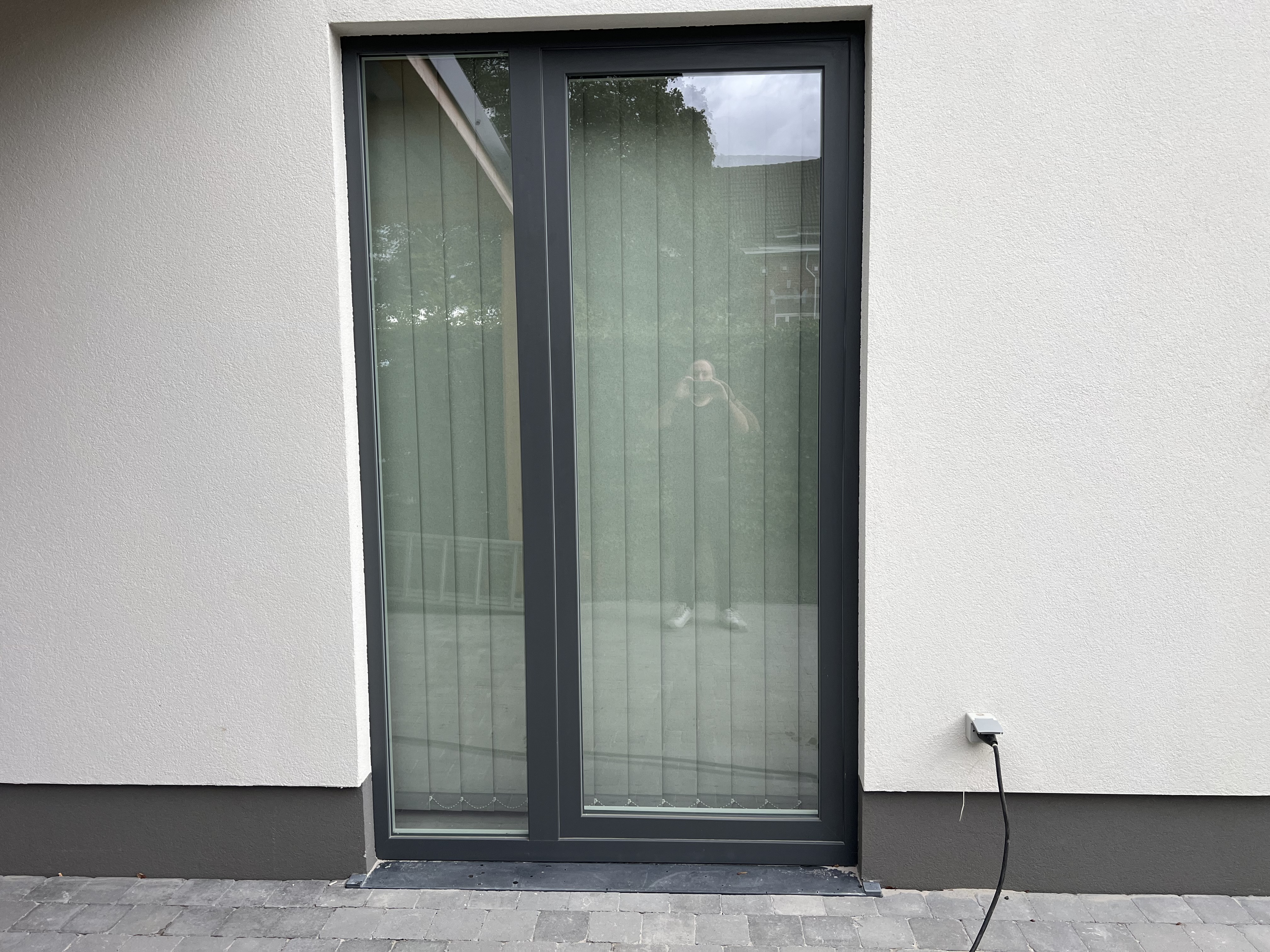 Porte d'entrée aluminium anthracite vitrée