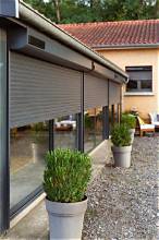 Volet solaire anthracite façade brique